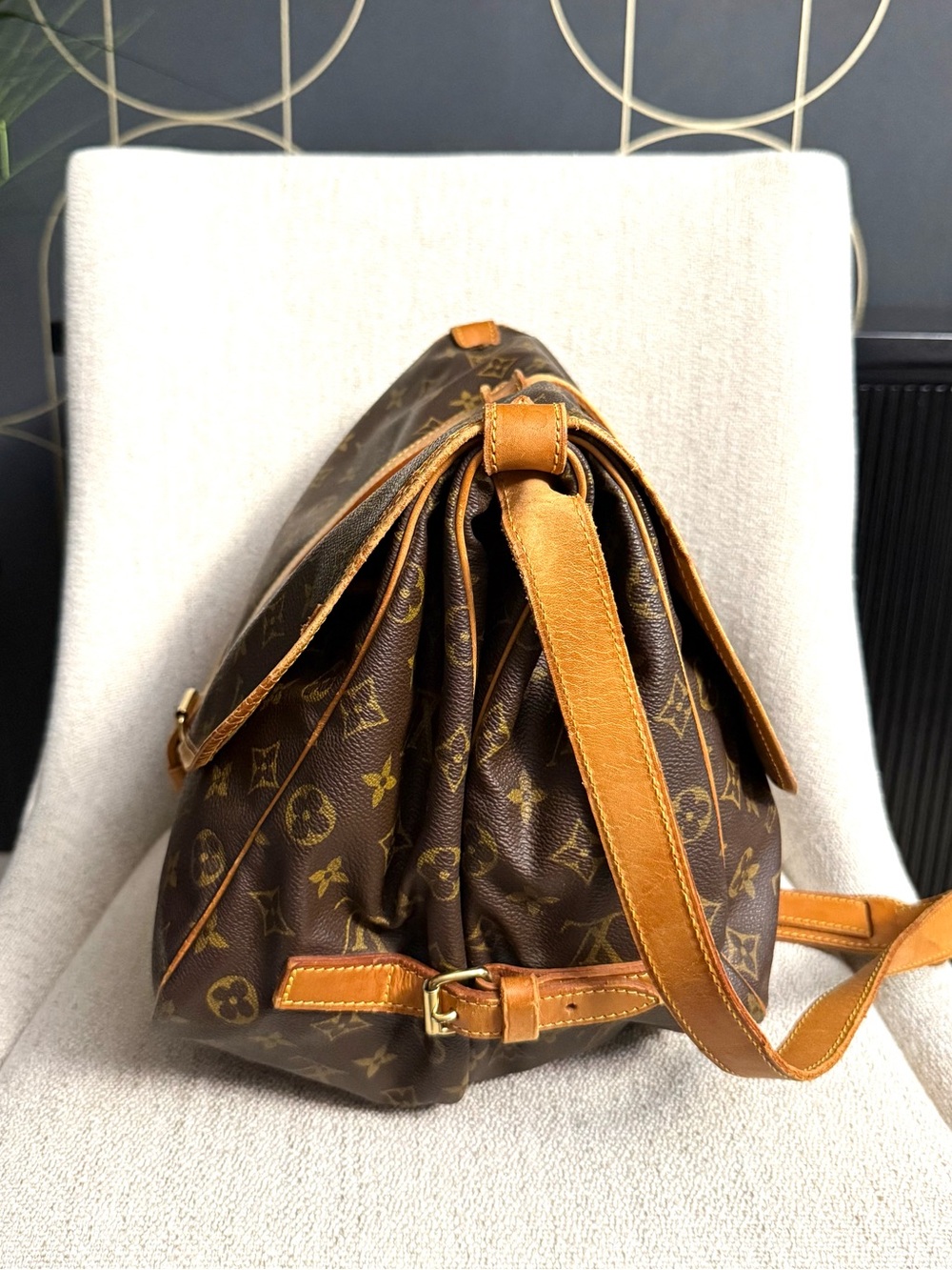 Authentic Louis Vuitton Saumur 35 in Monogram brown LV canvas M42254 - Picture 4 of 16